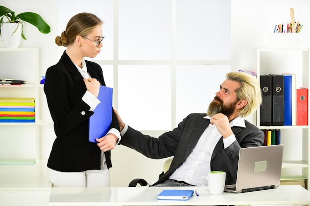 Co jeśli pracownik nie złożył PIT 2?