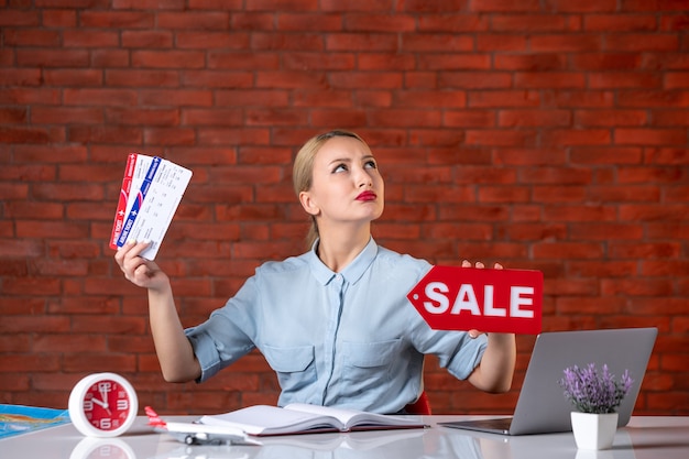 Ile wynosi najniższa krajowa netto w praktyce?