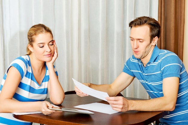 Jak napisać umowę najmu, by uniknąć problemów?