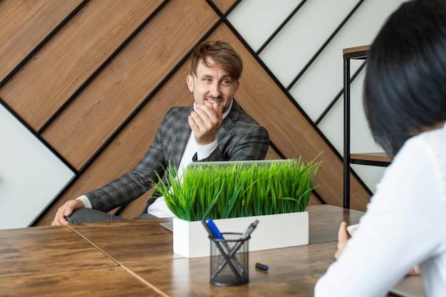 Jak negocjować pensję na rozmowie kwalifikacyjnej, żeby czuć się pewnie?