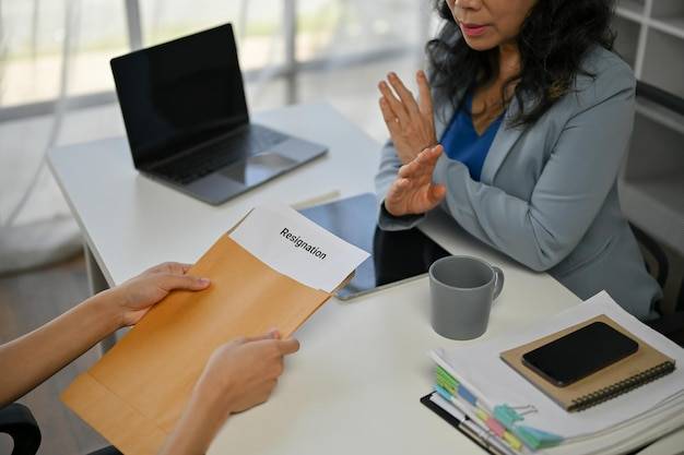 Jak odpisać na zaproszenie na rozmowę kwalifikacyjną, aby zrobić dobre wrażenie?
